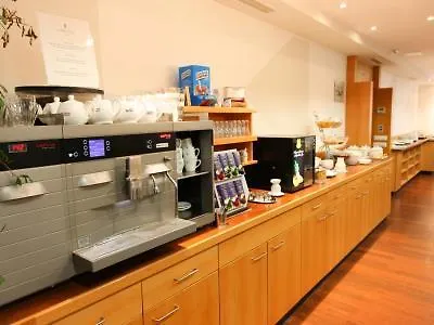 环球广场酒店 4*